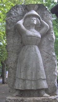 Monumento alla Ciociara - Viale Roma - Frosinone