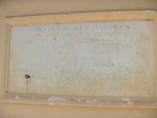 Epigrafe marmorea posta a ricordo dell'evento