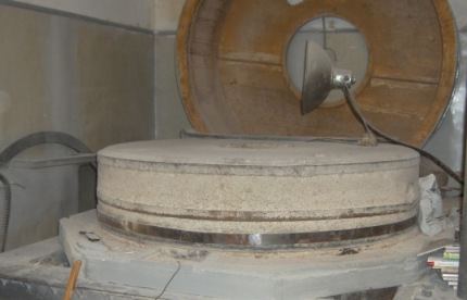 Ruota in pietra per la molitura delle granaglie