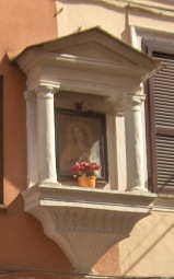 La devozione - immagini sacre sulle mura delle case - Frosinone