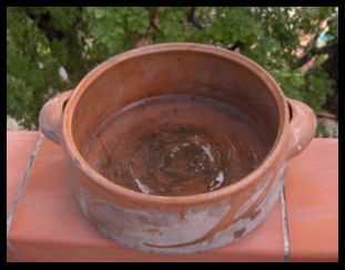 Pentolame in terra cotta delle nostre nonne - Pignate e stufaroli utilizzate oggi come vasi per fiori