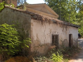 Un piccolo edificio attiguo - Dopo il secondo conflitto bellico ospitava le pompe integrative - Frosinone